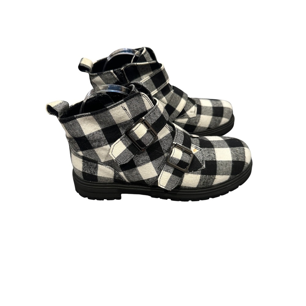 Buffalo Plaid black/white ankle heeled Boots Women's Size 8 Med Good condition